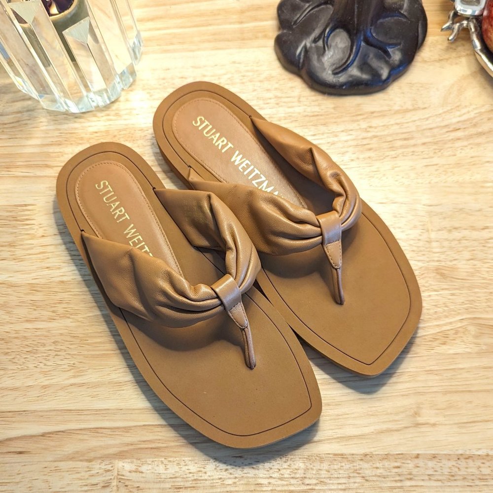 STUART WEITZMAN Cassie Flat Thong Sandals in Tan Napa Leather Size 7M New